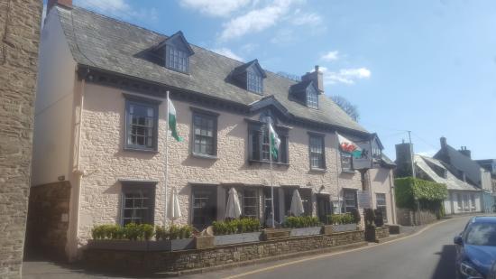 The Dragon Inn Crickhowell